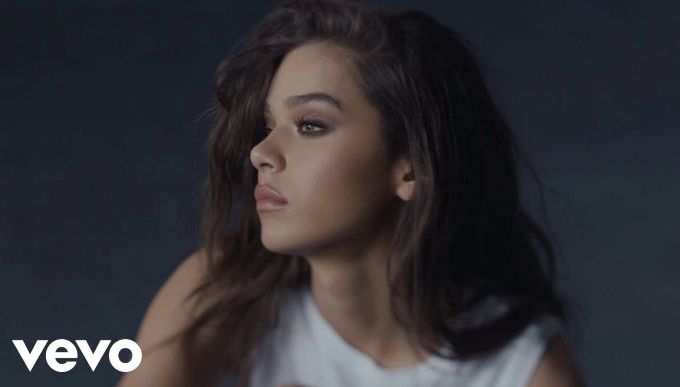 Most girls. Hailee Steinfeld most girls. Девушка в Vevo. Хейли стейнфилд фото из клипа most girls. Песня Хейли Стайнфелд most girls.